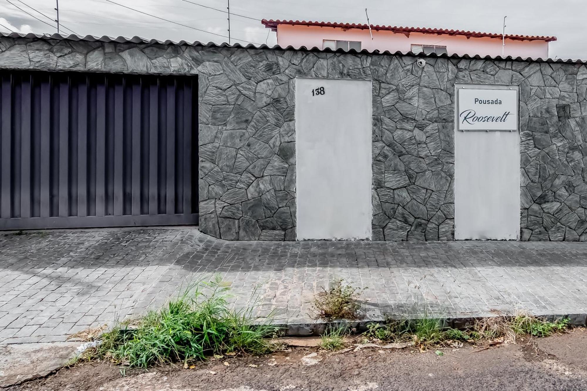 Pousada Roosevelt Quarto 03 - Pousada Central Prox Rodoviaria E Dist Industrial Hotell Uberlândia Exteriör bild