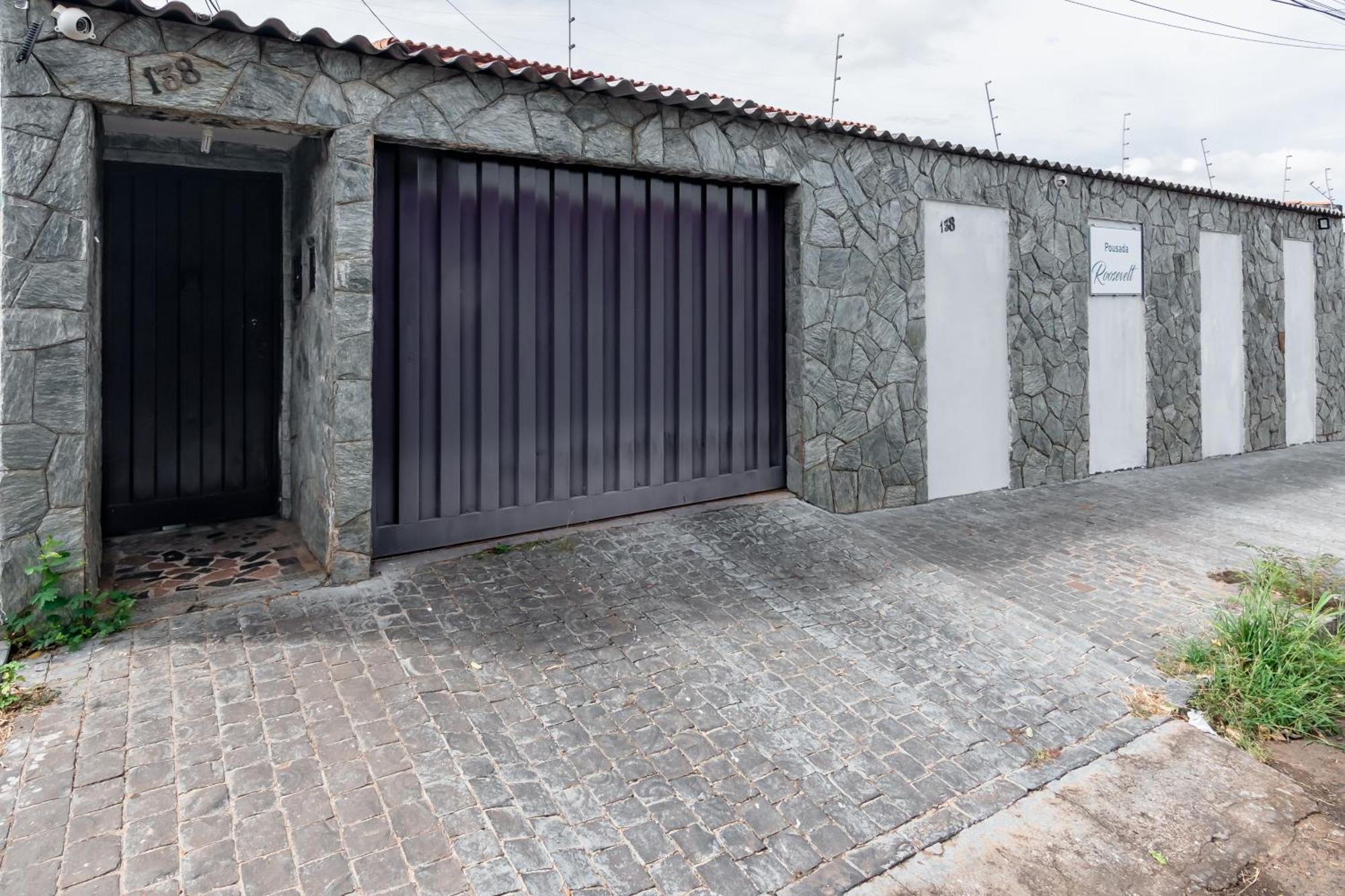 Pousada Roosevelt Quarto 03 - Pousada Central Prox Rodoviaria E Dist Industrial Hotell Uberlândia Exteriör bild